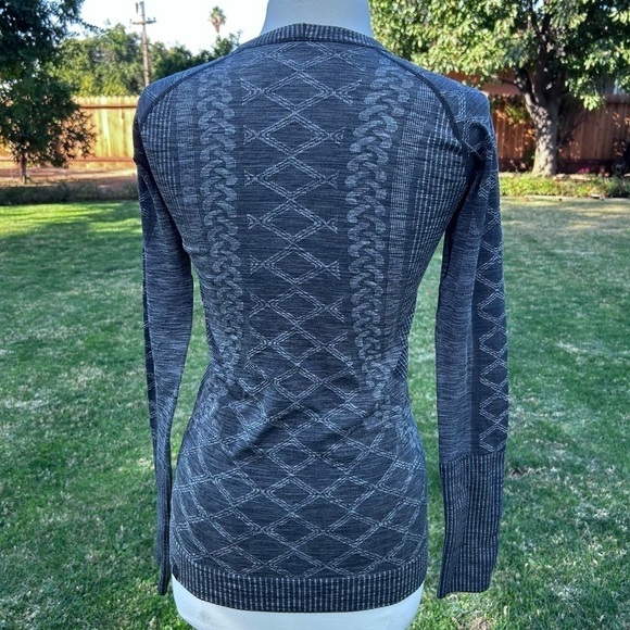 Lululemon Rest Less Long Sleeve Pullover Top Size 6 / 8 - Picture 4 of 8